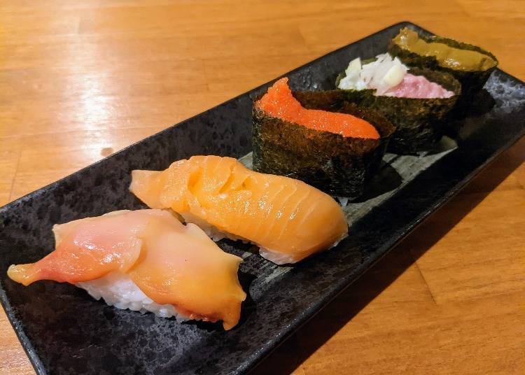 From the bottom left, saamon (salmon), mentai (pollack roe), negitoro (tuna and spring onion), kanimiso (crab brown meat)