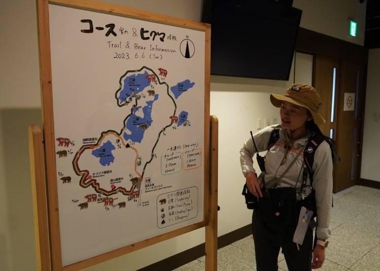 Lan giving a pre-departure safety briefing before the tour starts. (Photo courtesy of Lan "It's Hokkaido - Doto Life")