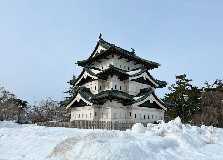 3:00 PM: Take In the Picturesque Japanese Scenery of Snowy Hirosaki Castle