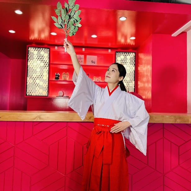 [Tokyo Asakusa] Asakusa Tour with miko &“Mikomai” - Shrine Maiden’s Ceremonial Dance Experience＜Japanese desserts and drinks are included＞